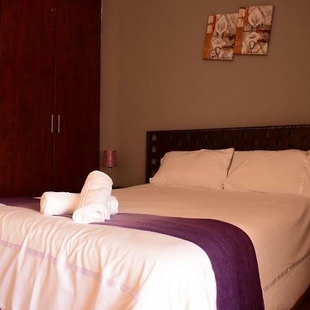 Skyhawk Guesthouse Gaborone Exterior foto