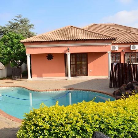 Skyhawk Guesthouse Gaborone Exterior foto