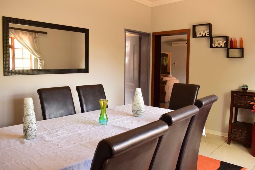 Skyhawk Guesthouse Gaborone Exterior foto