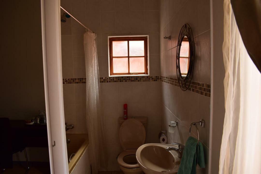 Skyhawk Guesthouse Gaborone Exterior foto