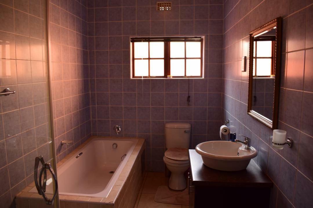 Skyhawk Guesthouse Gaborone Exterior foto